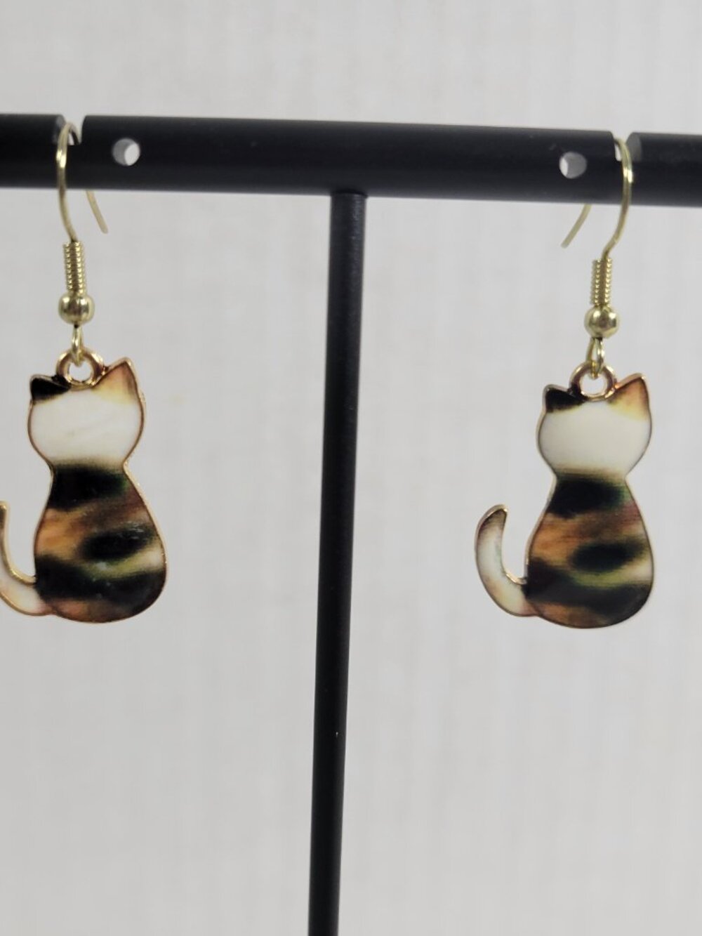 Cats Kitten Earrings One Pair Calico Gold Tone Hanging Dangle Fish Hook E11E